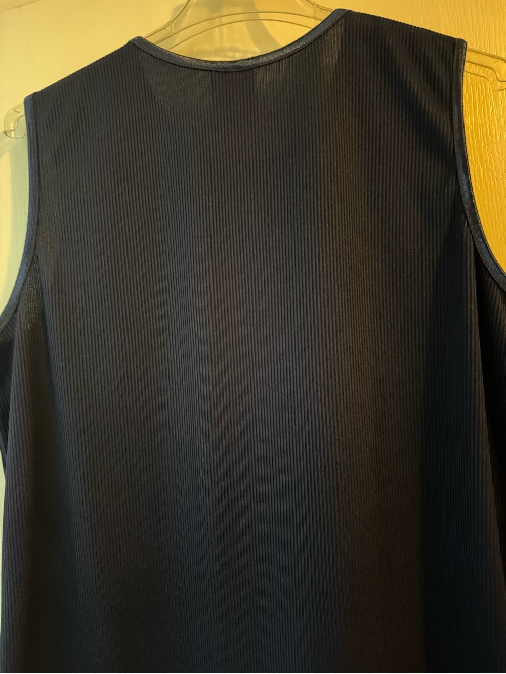 Sleeveless tank top
